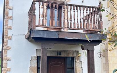 Vista exterior de Casa adosada en venda en Liendo amb Calefacció, Jardí privat i Terrassa