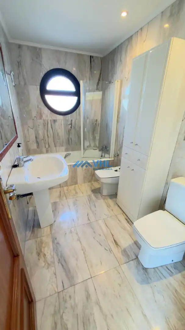 Bathroom of Apartments for sale in Castro-Urdiales  with Heating, Private garden and Furnished