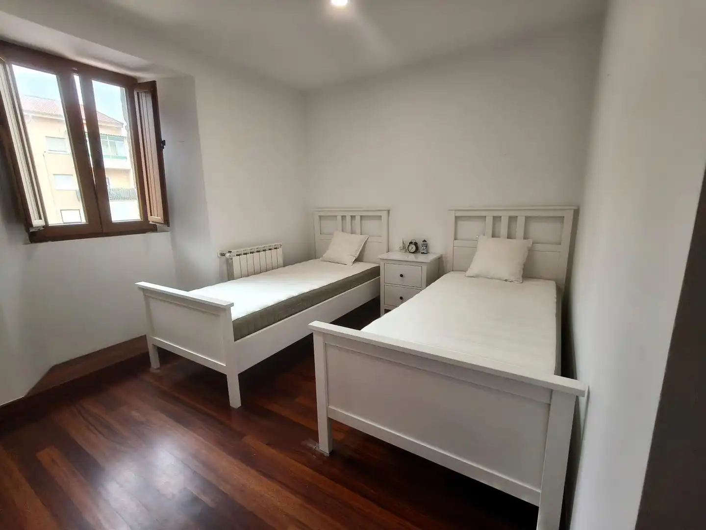 Schlafzimmer von Wohnung zur Miete in Torrelavega  mit Heizung, Möbliert und Balkon