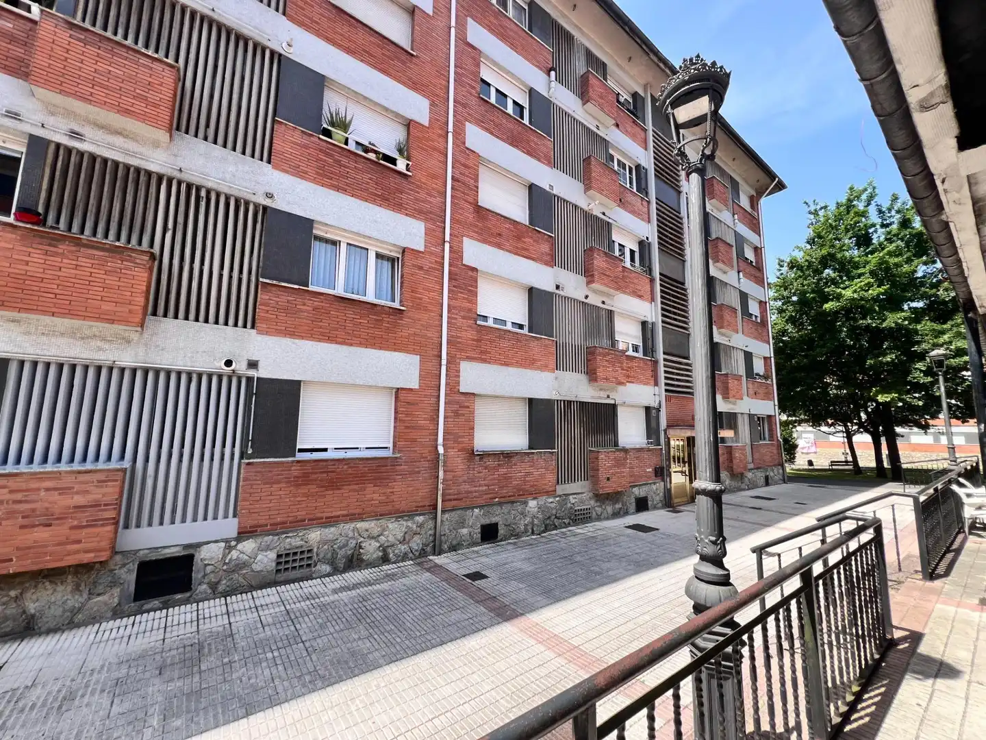 Vista exterior de Piso en venta en Langreo