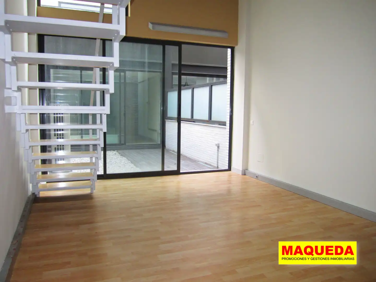 Loft zum Verkauf in Alcorcón mit Klimaanlage, Heizung und Privatgarten