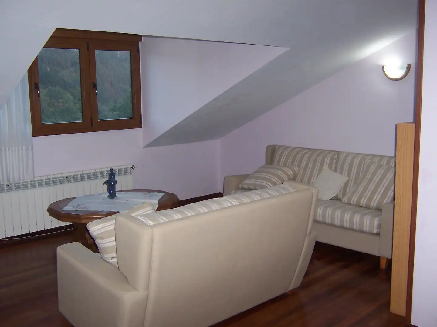 Sala d'estar de Casa o xalet en venda en Luena  amb Jardí privat, Terrassa i Moblat