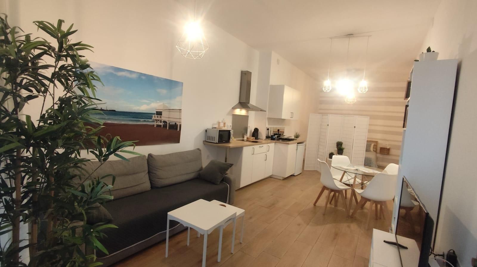 Living room of Apartment for sale in  Cádiz Capital  with Air Conditioner