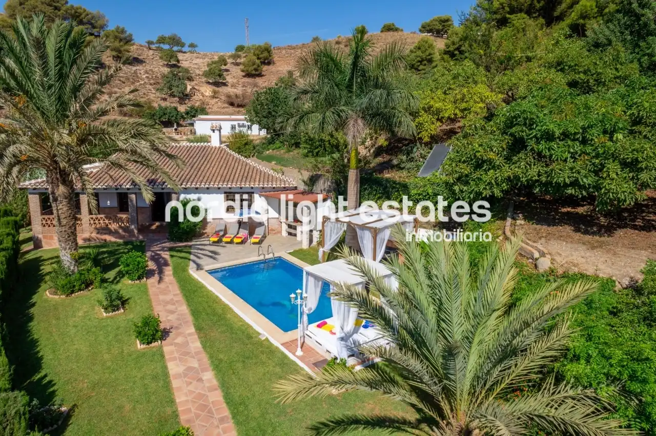 House with pool to rent in Frigiliana