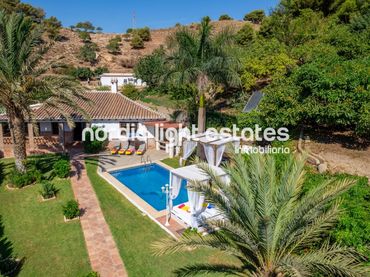 Casa con piscina en alquiler en Frigiliana