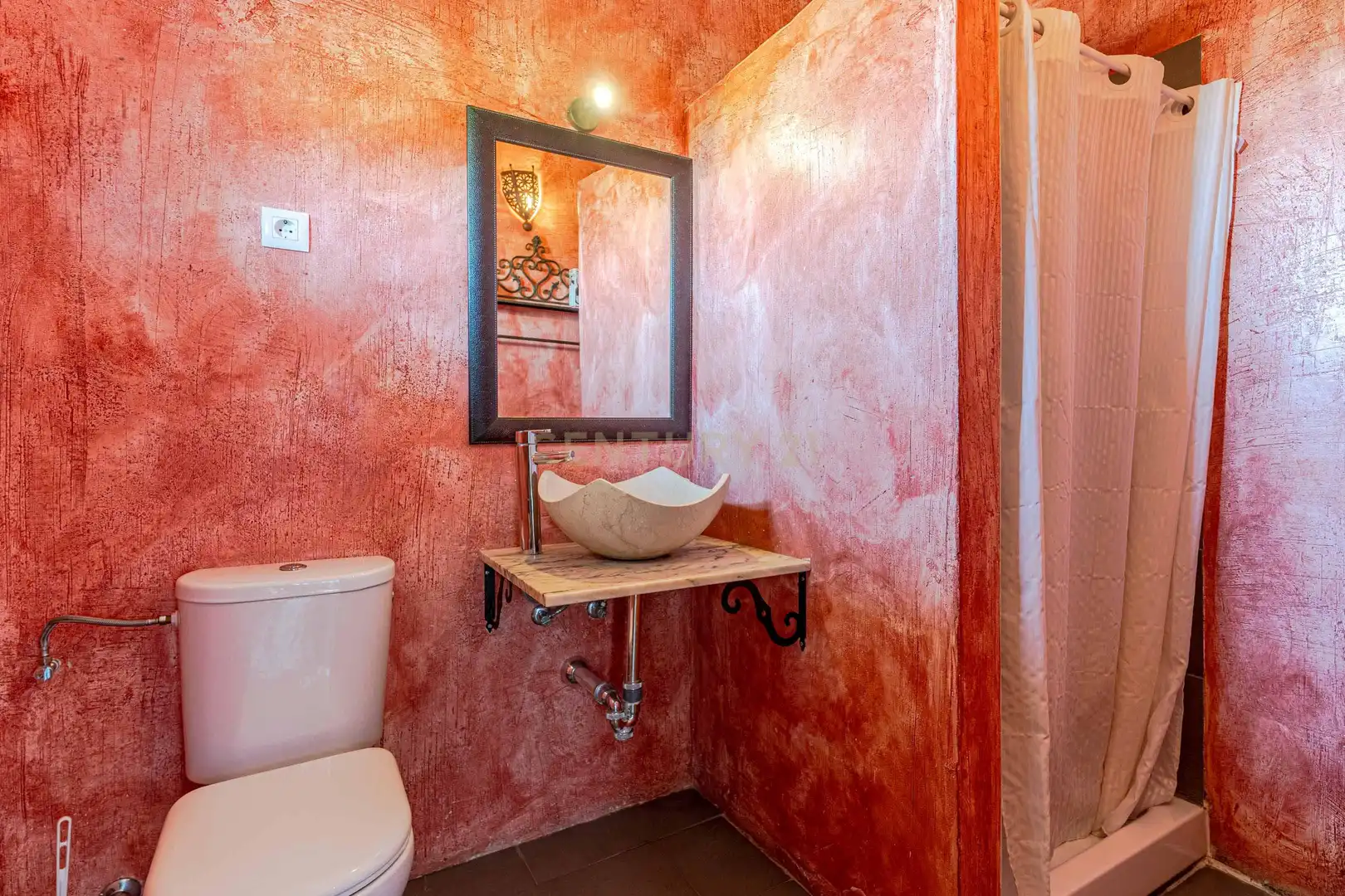 Bathroom of Houses for sale in Pinos Genil  with Air Conditioner, Private garden and Furnished
