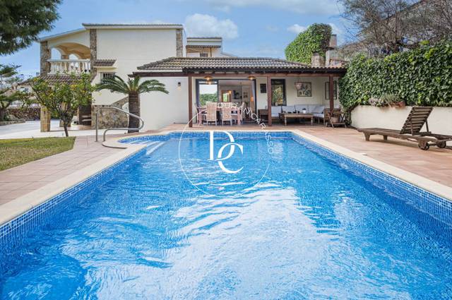 Casa-chalet en Venta en Carrer de la Marinada en Mas Mel