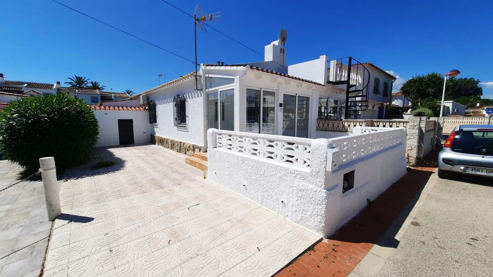 Exterior view of House or chalet for sale in Els Poblets  with Air Conditioner, Terrace and Storage room