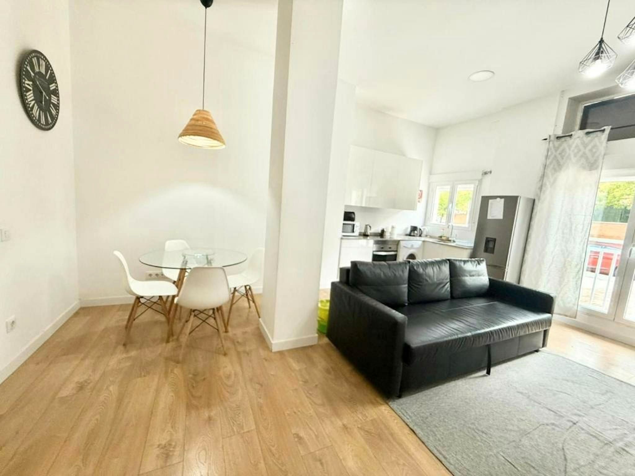 Living room of Flat to rent in  Madrid Capital  with Air Conditioner, Washing machine and TV