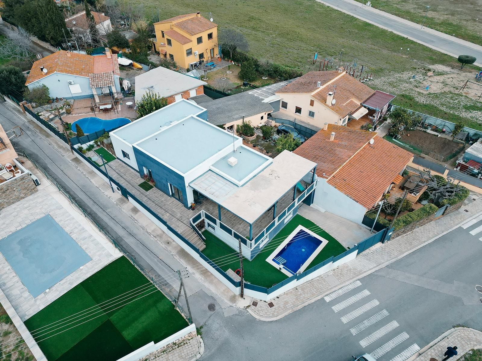 Vista exterior de Casa o xalet en venda en Llers amb Aire condicionat, Calefacció i Jardí privat