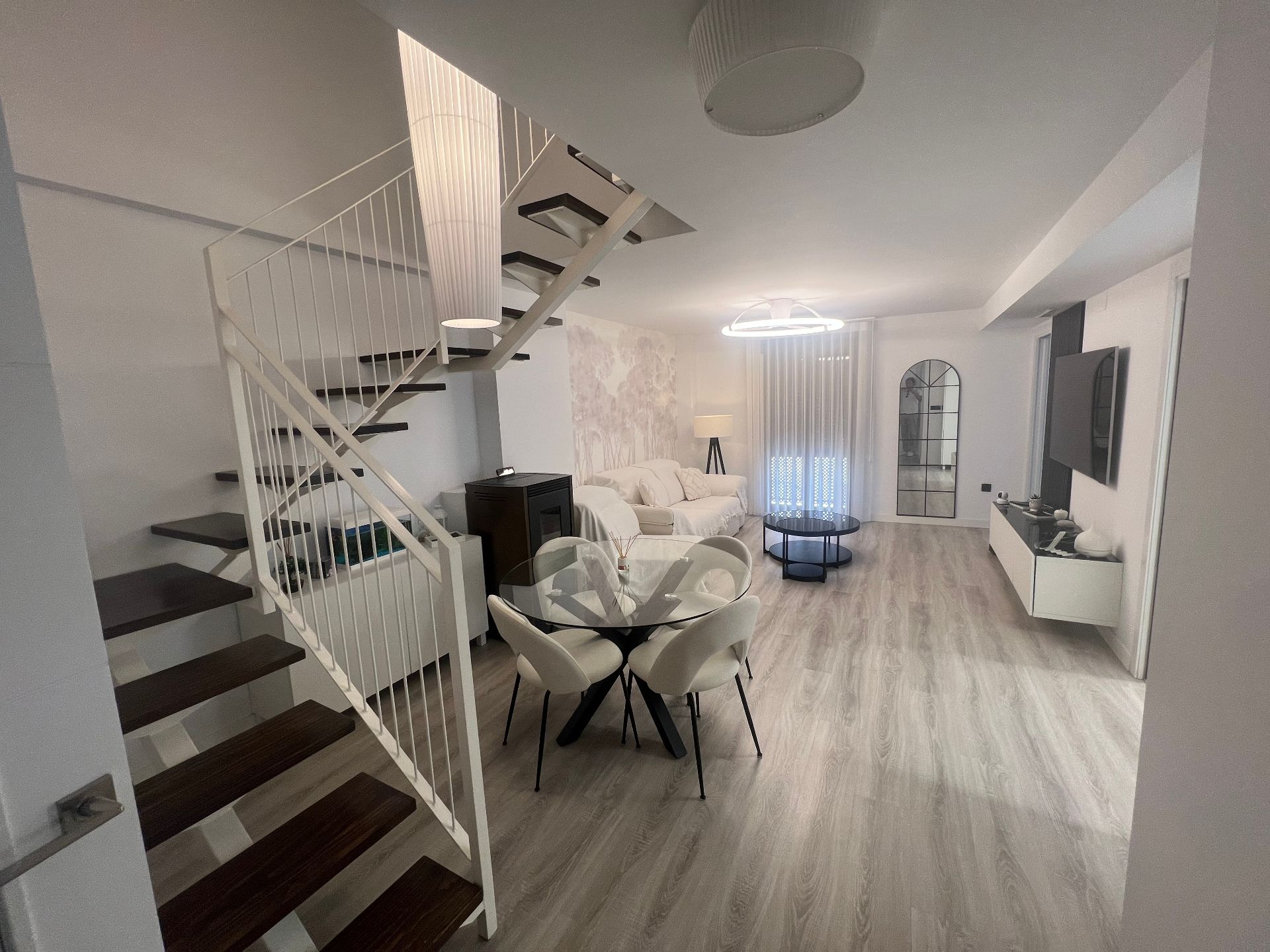 Sala de estar de Dúplex en venta en  Jaén Capital con Aire acondicionado, Parquet y Amueblado