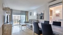 Sala d'estar de Apartament en venda en Salou amb Aire condicionat, Terrassa i Moblat
