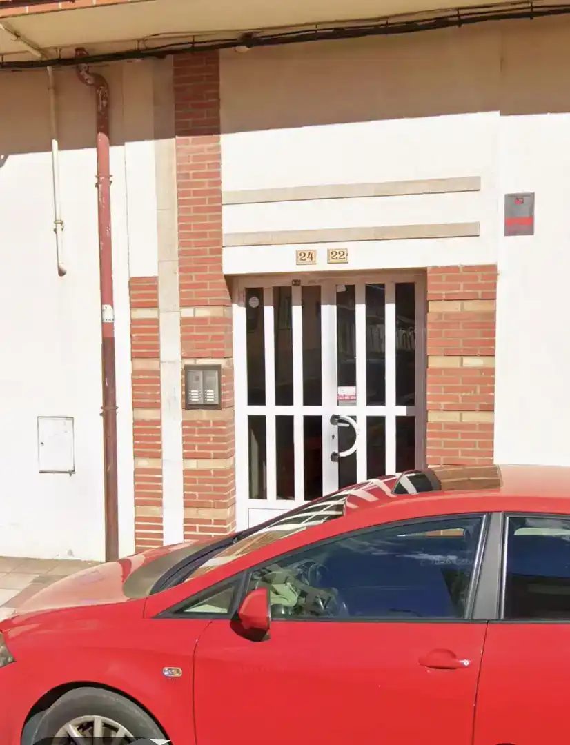 Vista exterior de Pis en venda en San Andrés del Rabanedo amb Jardí privat, Traster i Moblat