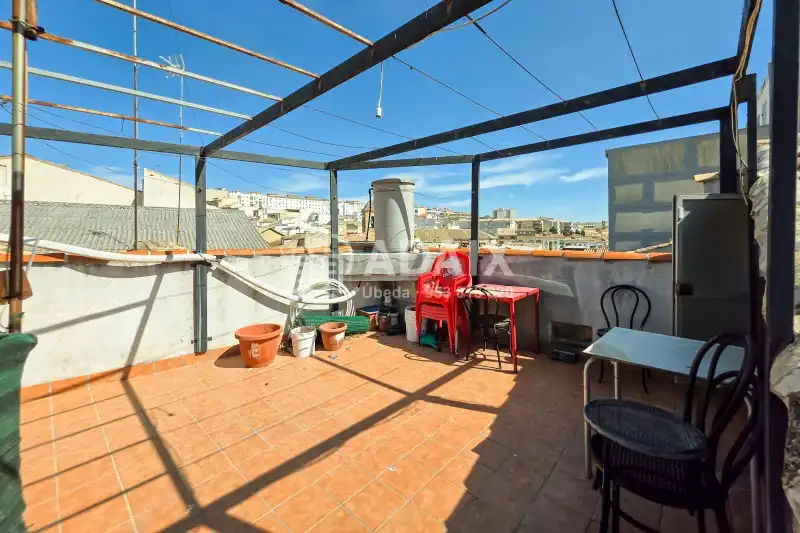 Terrasse von Haus oder Chalet zum Verkauf in Úbeda mit Klimaanlage, Terrasse und Abstellraum