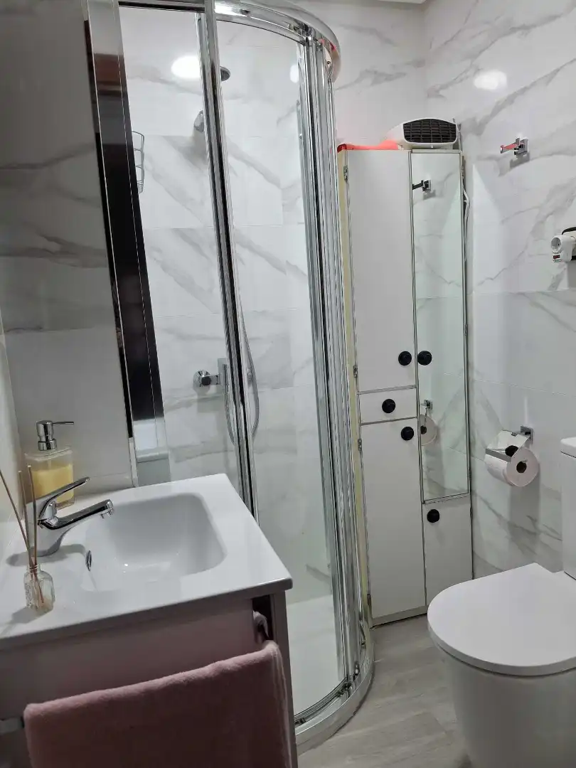 Baño de Piso en venta en Linares con Aire acondicionado, Terraza y Trastero