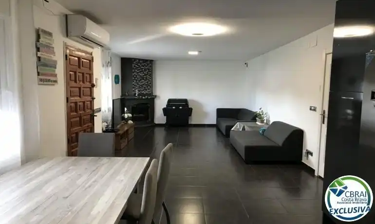 Sala d'estar de Casa o xalet en venda en Roses amb Aire condicionat, Calefacció i Jardí privat