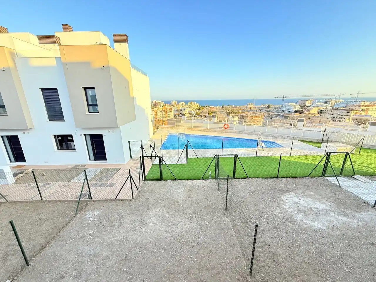 Piscina de Casa adosada en venta en Vélez-Málaga con Jardín privado y Piscina comunitaria