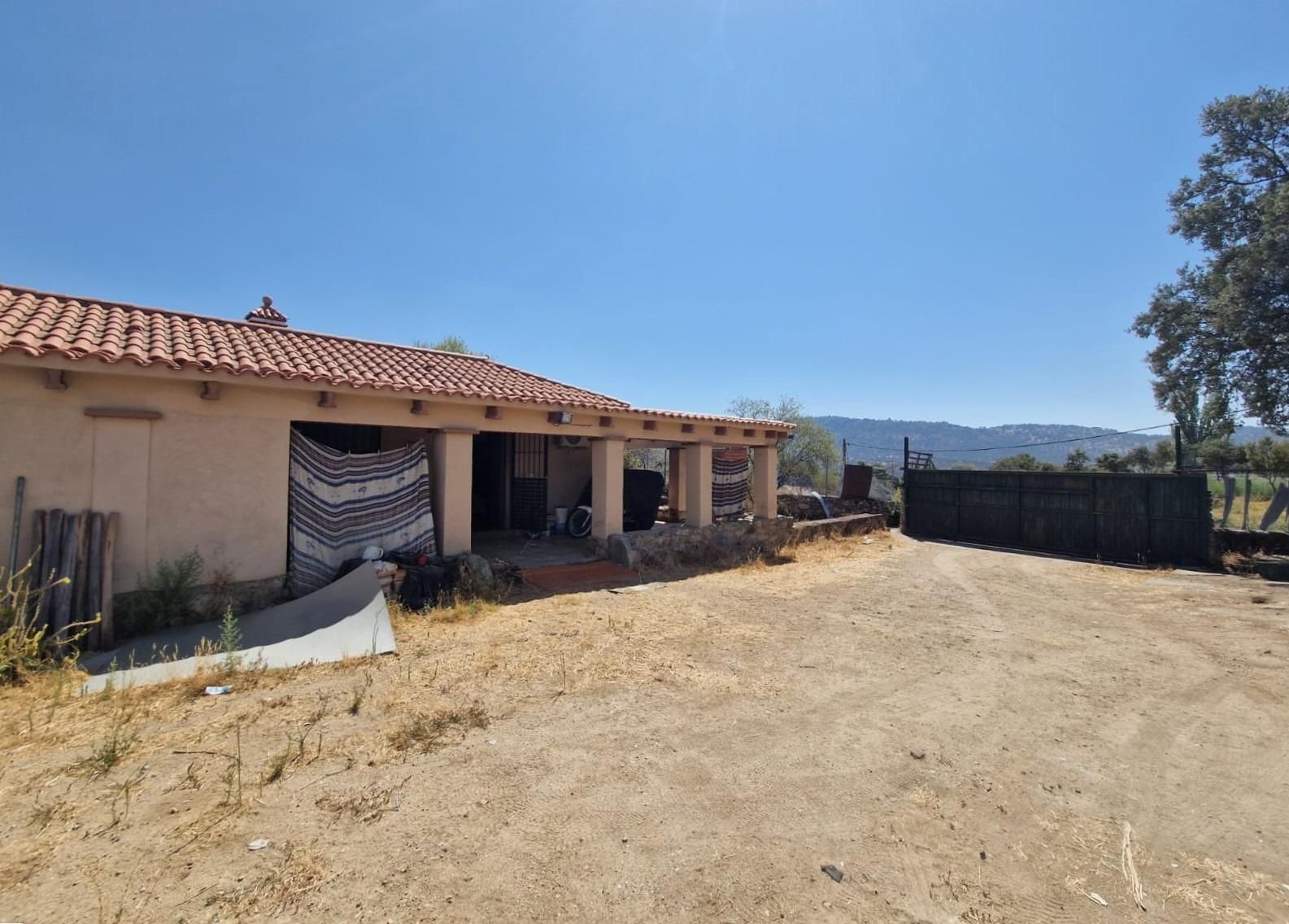 Exterior view of House or chalet for sale in Oliva de Plasencia  with Air Conditioner