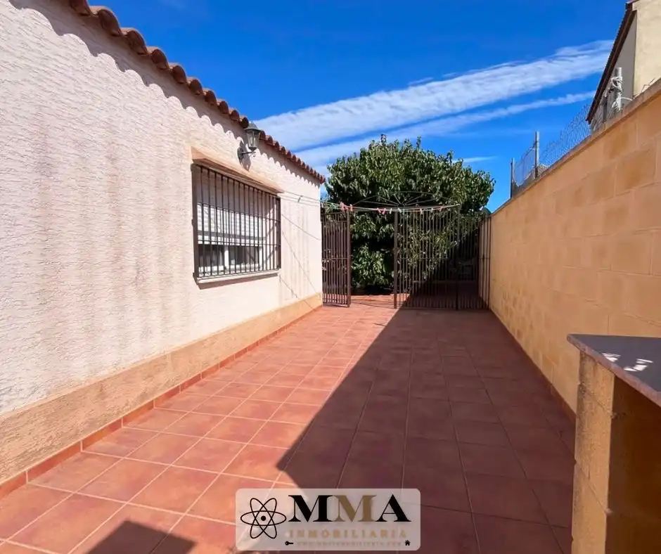 Vista exterior de Casa o chalet en venta en Isla Cristina con Aire acondicionado, Jardín privado y Terraza