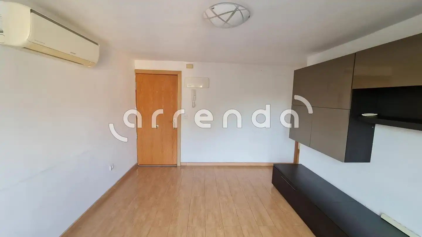 Flat for rent in Madrid  with Air Conditioner and Furnished