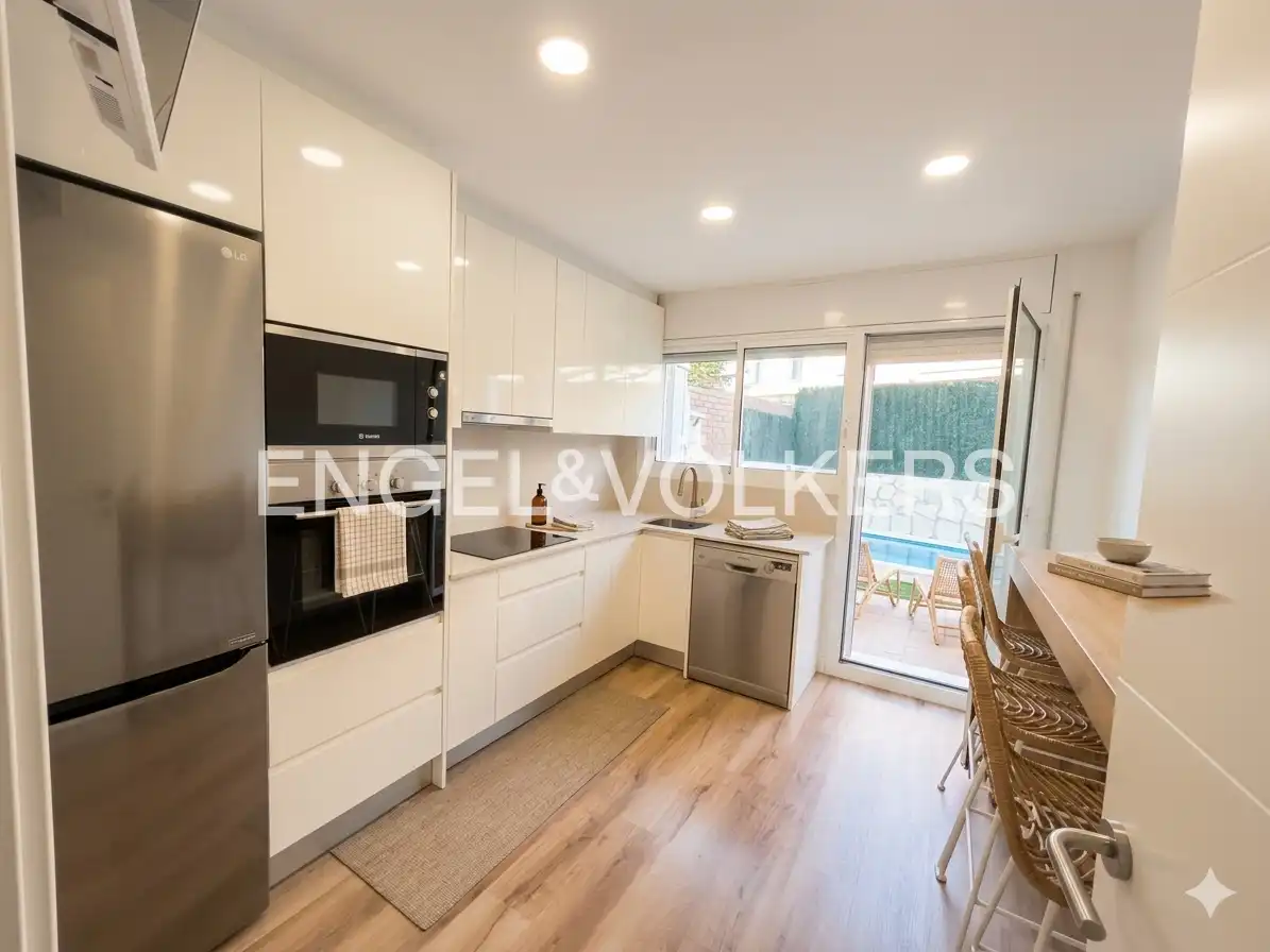 Cocina de Casa adosada en venta en Vilanova i la Geltrú con Aire acondicionado, Calefacción y Parquet