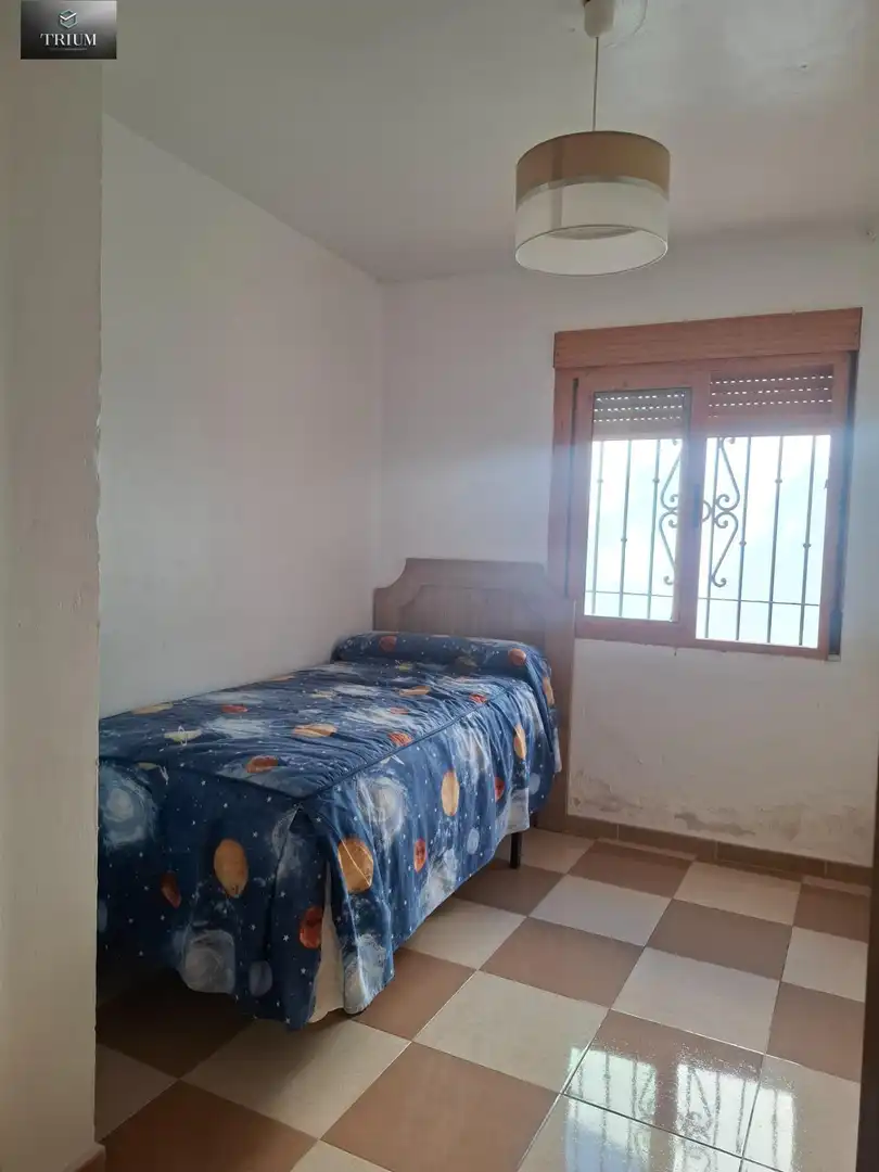 Schlafzimmer von Einfamilien-Reihenhaus zum Verkauf in Pinos Puente mit Klimaanlage