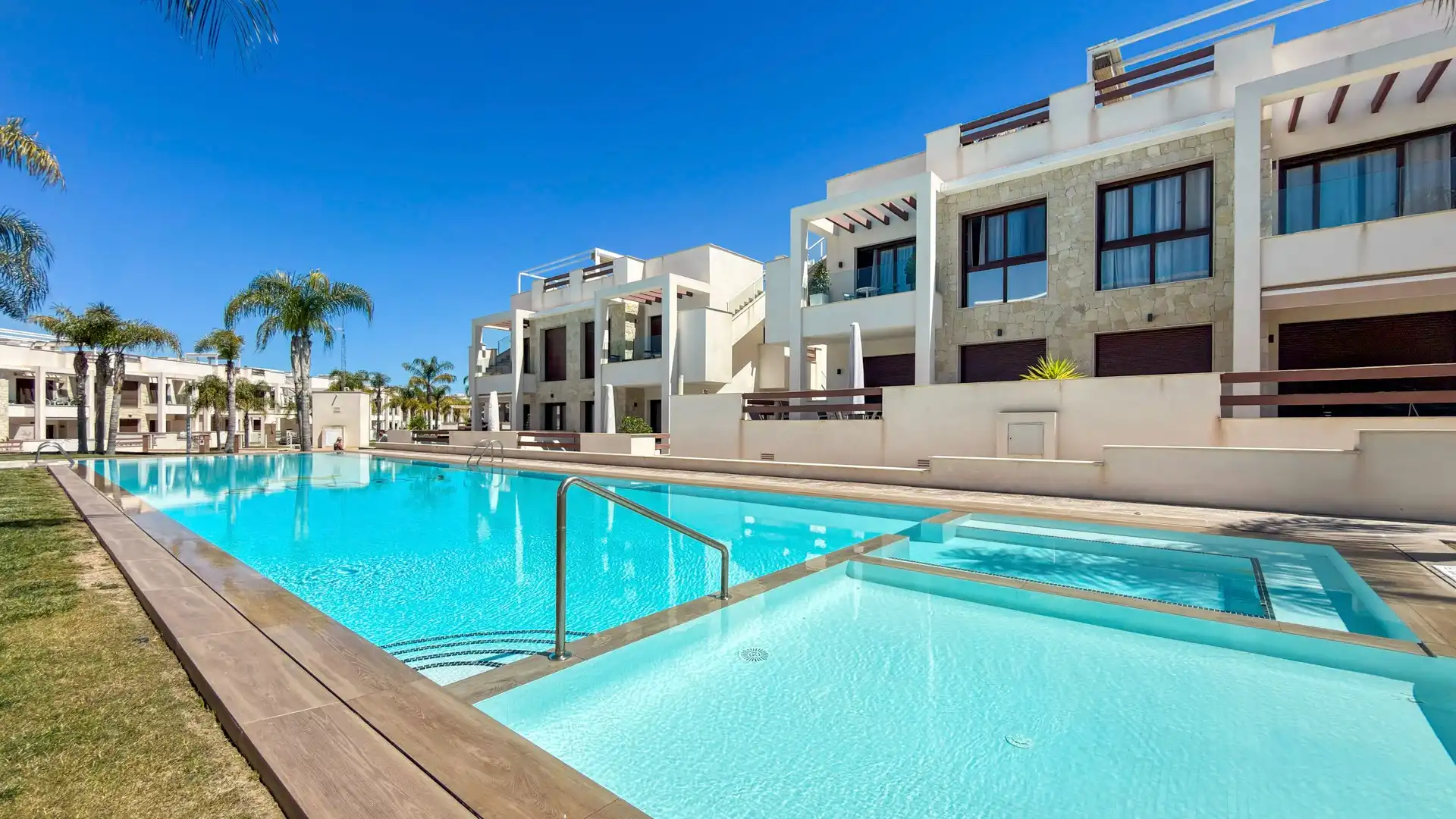 Bajo con piscina en venta en Los Balcones - Los Altos, imagen 30