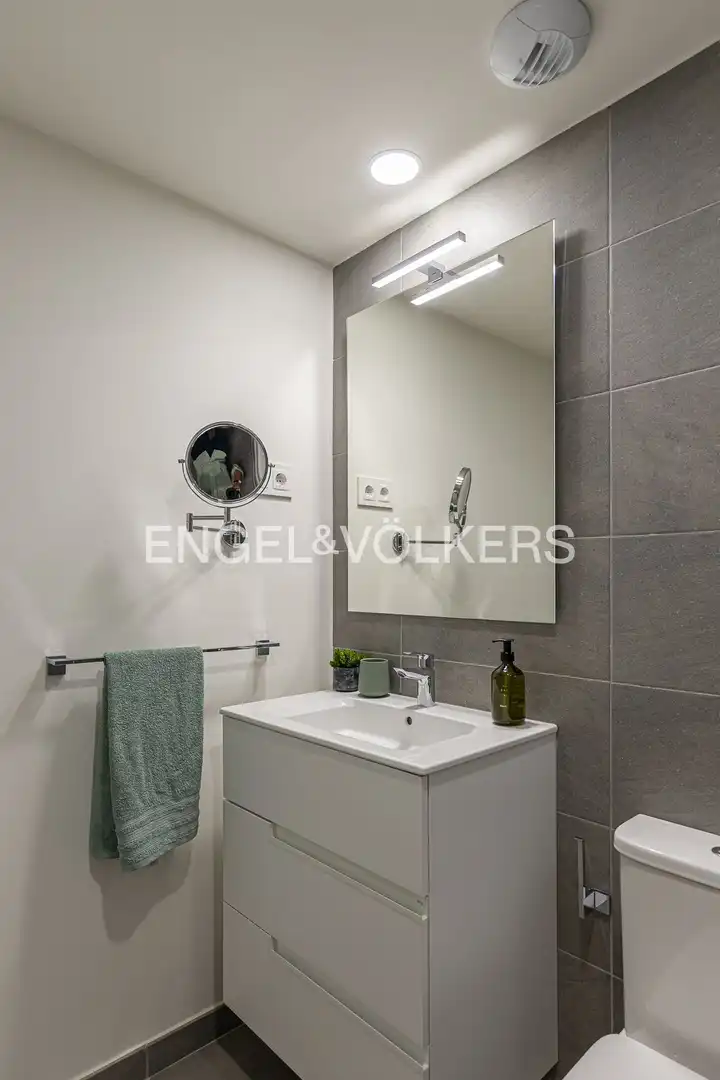 Bathroom of Flat for rent in Madrid  with Air Conditioner, Heating and Private garden