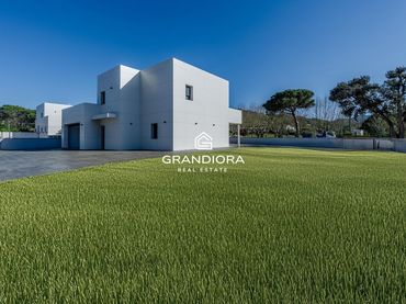 Chalet con piscina en venta en Calle Ginesta