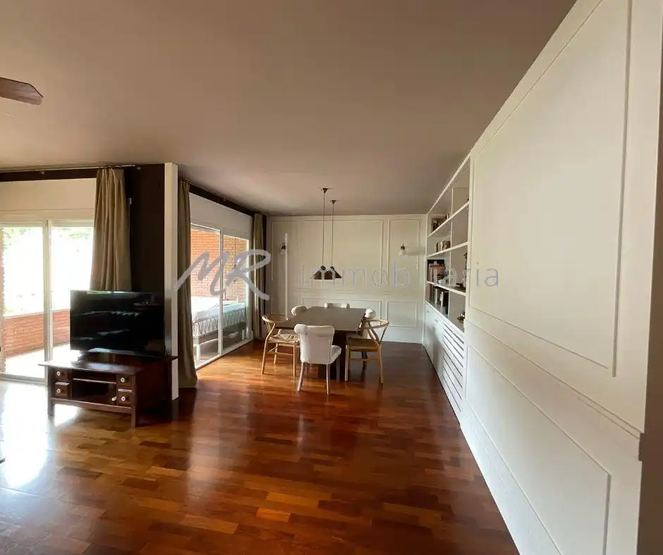 Esszimmer von Dachboden zum Verkauf in Vallromanes mit Heizung, Terrasse und Abstellraum