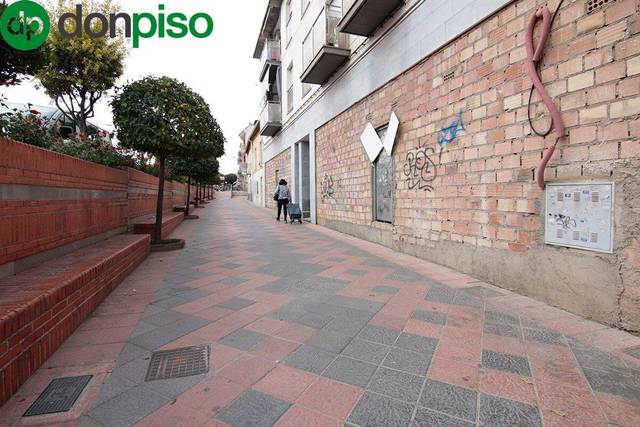 Local comercial en Alquiler en Calle REAL DE MOTRIL en Las Tres Cruces