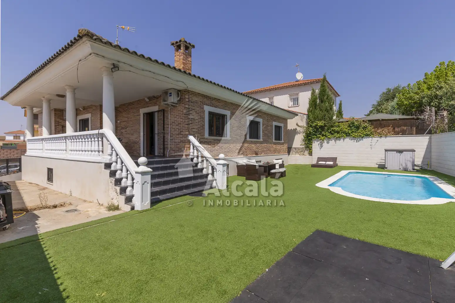 Vista exterior de Casa o xalet en venda en Santa Olalla amb Aire condicionat, Calefacció i Piscina