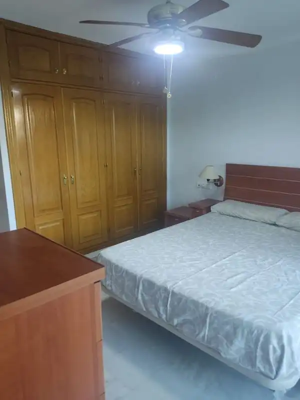 Schlafzimmer von Einfamilien-Reihenhaus zur Miete in Granada mit Klimaanlage, Privatgarten und Möbliert