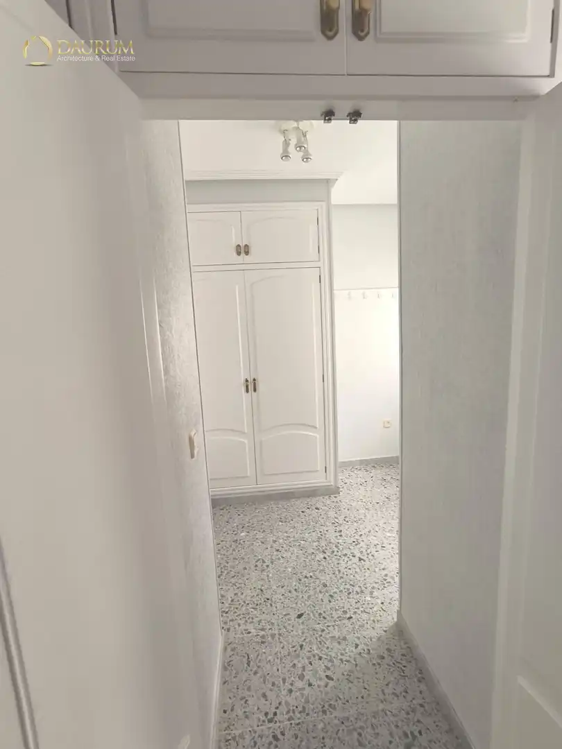 Wohnung zum Verkauf in Elche / Elx mit Klimaanlage, Terrasse und Abstellraum
