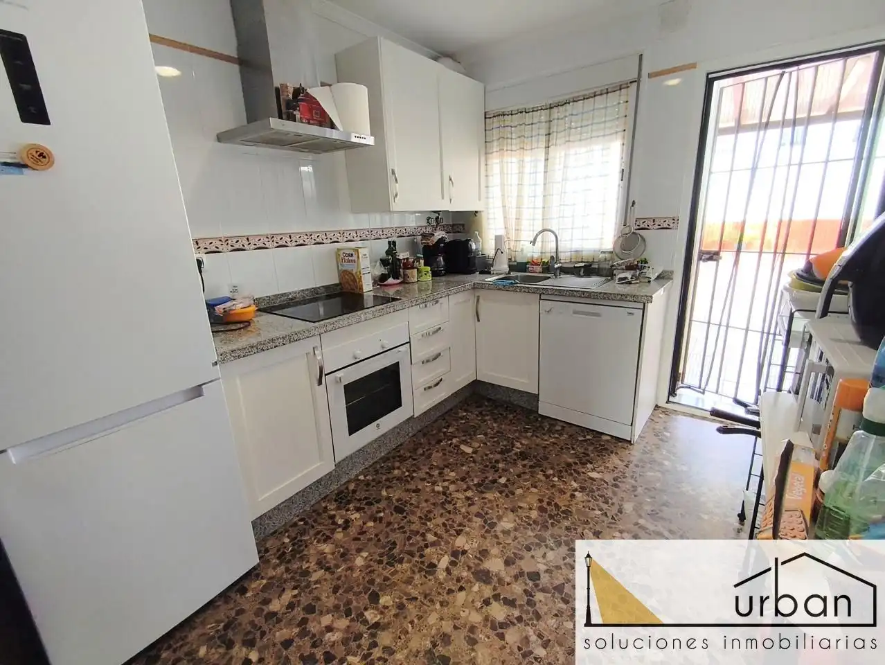 Cocina de Casa o chalet en venta en Chipiona con Aire acondicionado, Jardín privado y Terraza