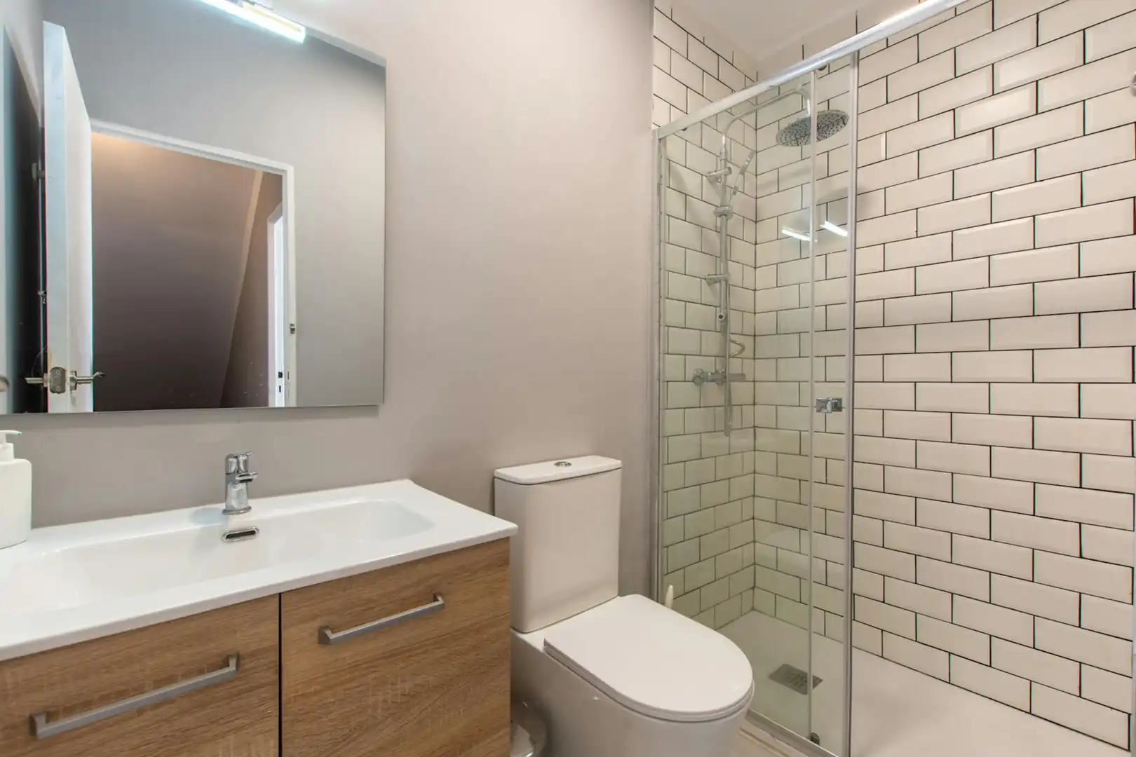 Baño de Piso para compartir en Perales del Río