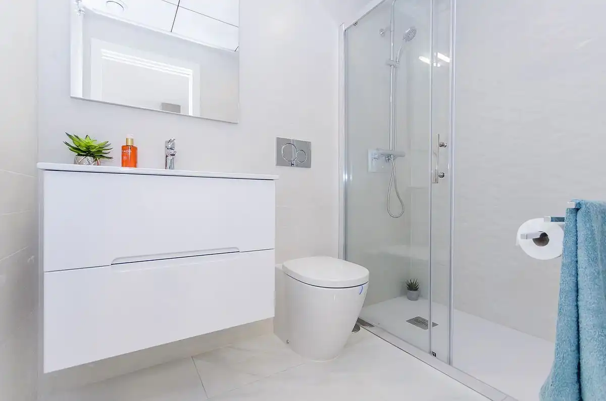 Baño de Casa adosada de alquiler en Polop con Aire acondicionado, Calefacción y Terraza