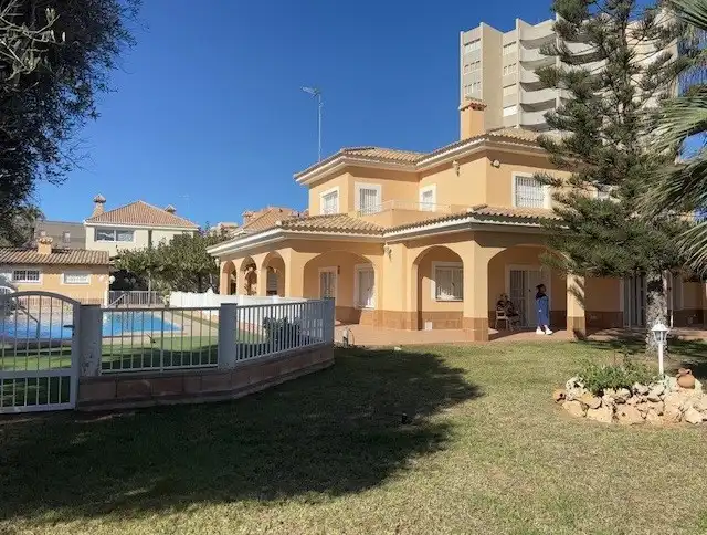 Außenansicht von Erdgeschoss zum Verkauf in La Manga del Mar Menor mit Klimaanlage, Privatgarten und Schwimmbad