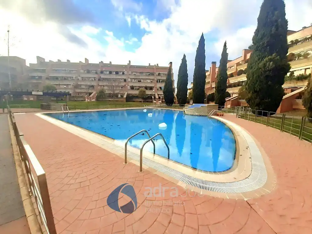 Piscina de Casa adosada en venta en Lardero con Calefacción, Terraza y Trastero