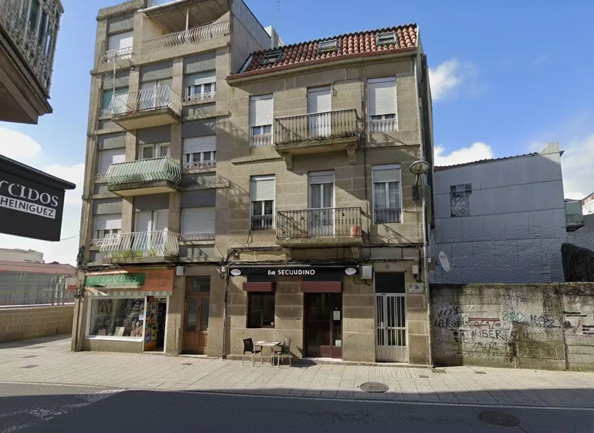 Vista exterior de Edificio en venta en Vigo 