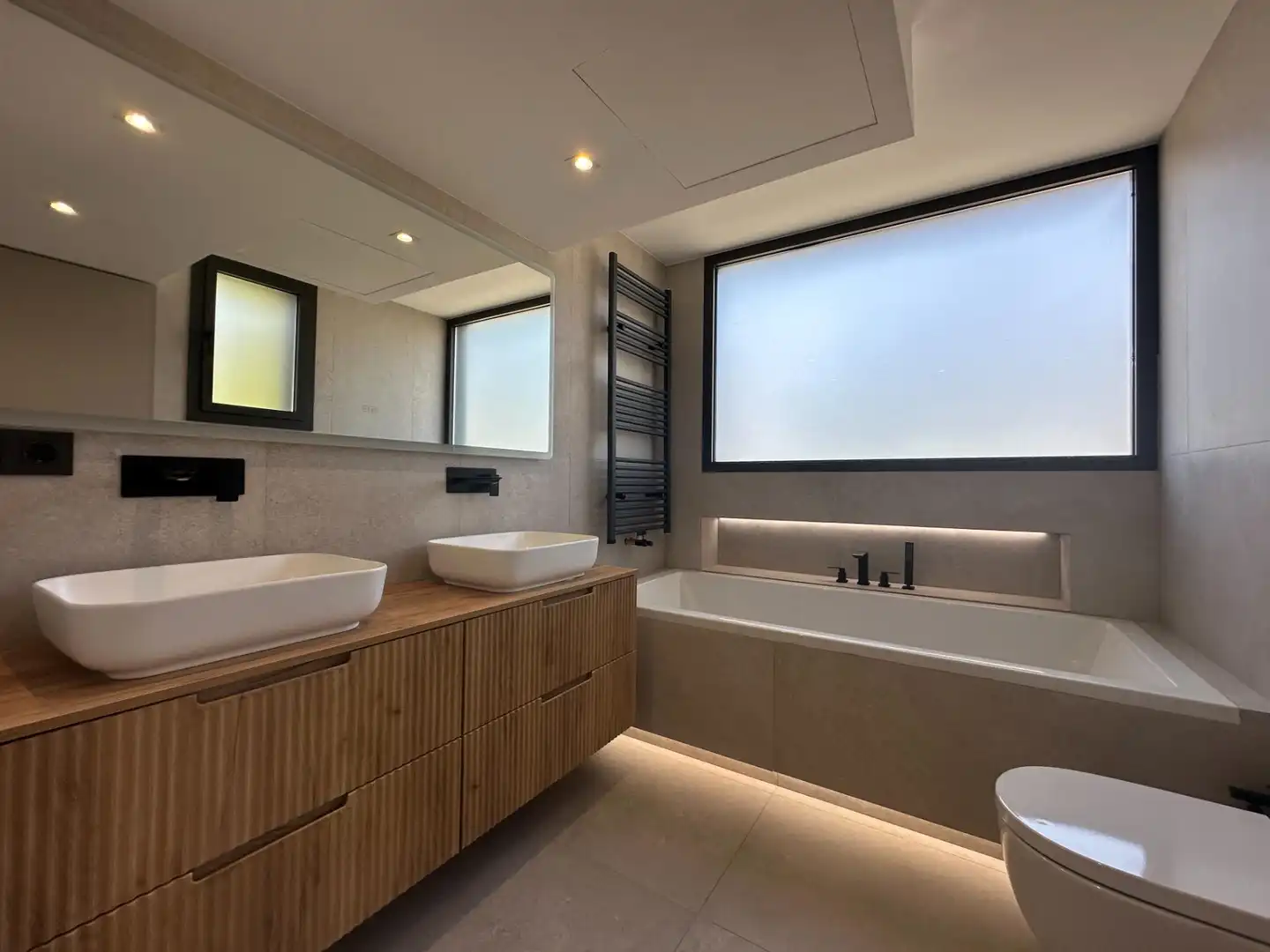 Bathroom of Houses for sale in Cunit  with Air Conditioner, Private garden and Terrace