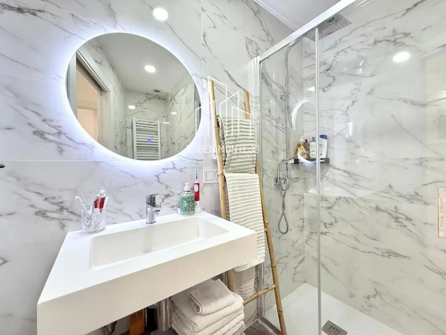 Bathroom of Flat for rent in Salamanca  with Heating, Terrace and Furnished