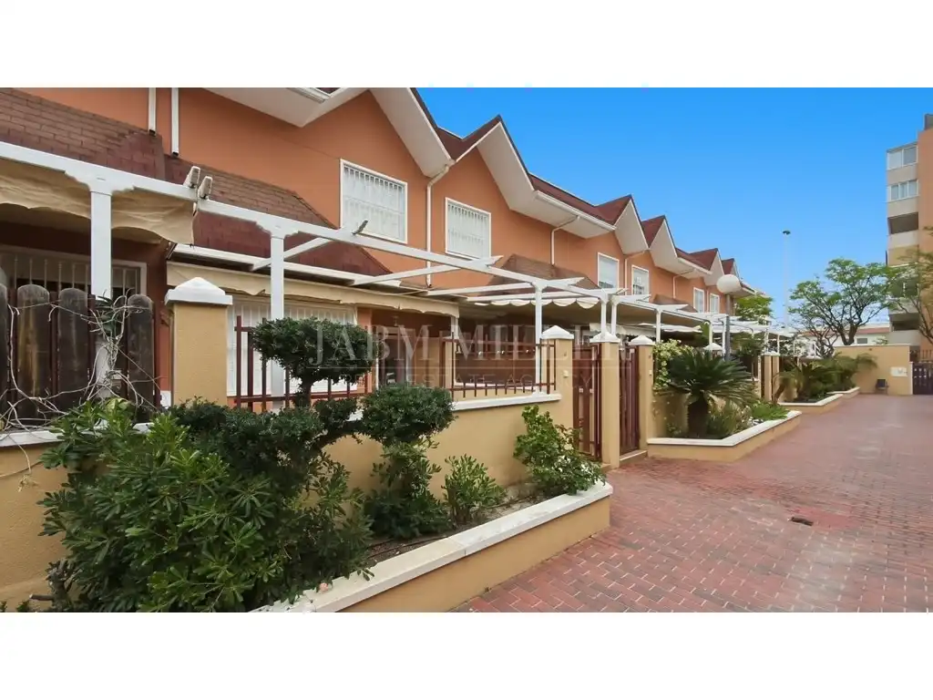Vista exterior de Casa o chalet en venta en Elche / Elx con Aire acondicionado, Calefacción y Jardín privado