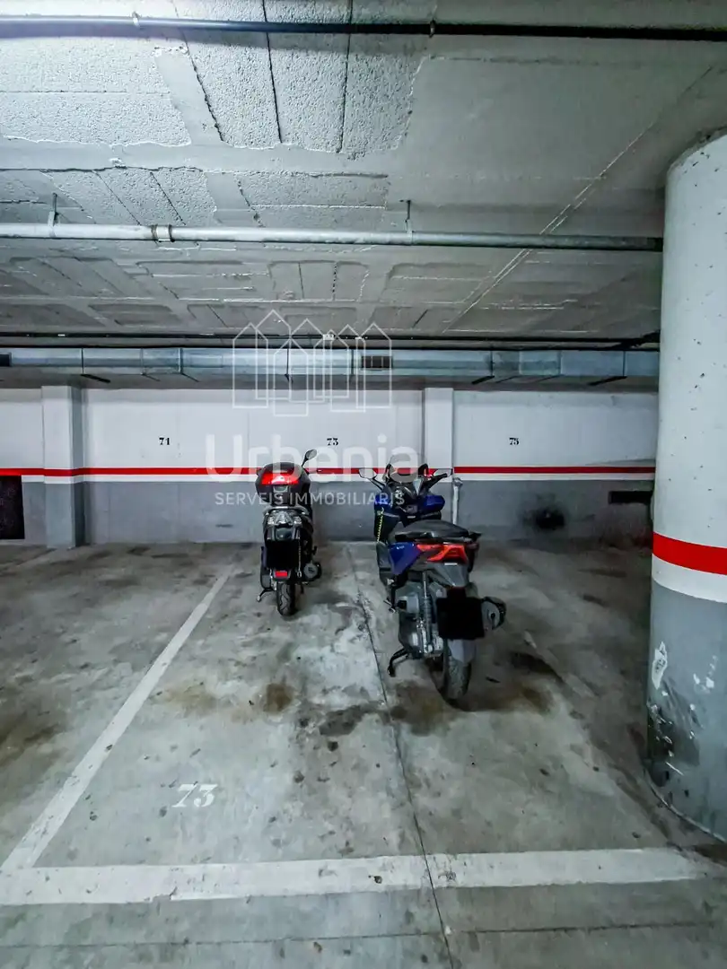 Parking de Piso en venta en Sant Adrià de Besòs con Aire acondicionado, Calefacción y Terraza