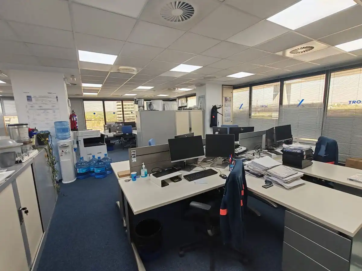 Büro zum Verkauf in Alcobendas mit Klimaanlage, Heizung und Terrasse