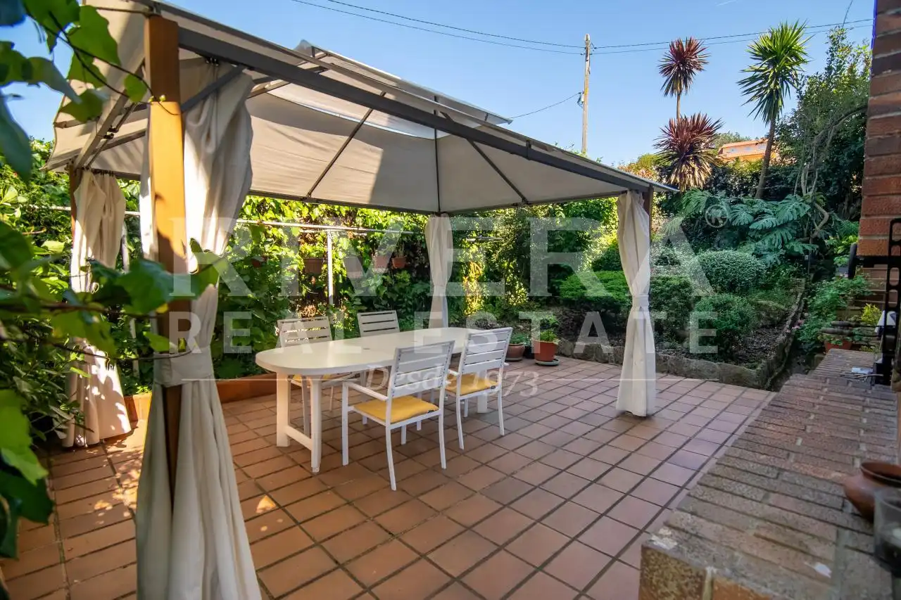 Terraza de Casa o chalet en venta en Vigo  con Calefacción, Jardín privado y Terraza