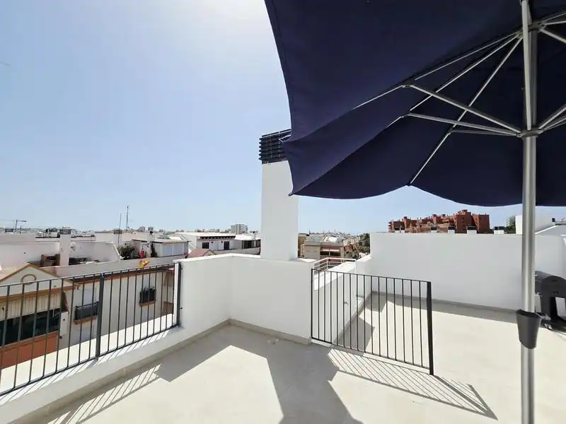 Terrassa de Àtic de lloguer en Estepona amb Aire condicionat, Terrassa i Piscina