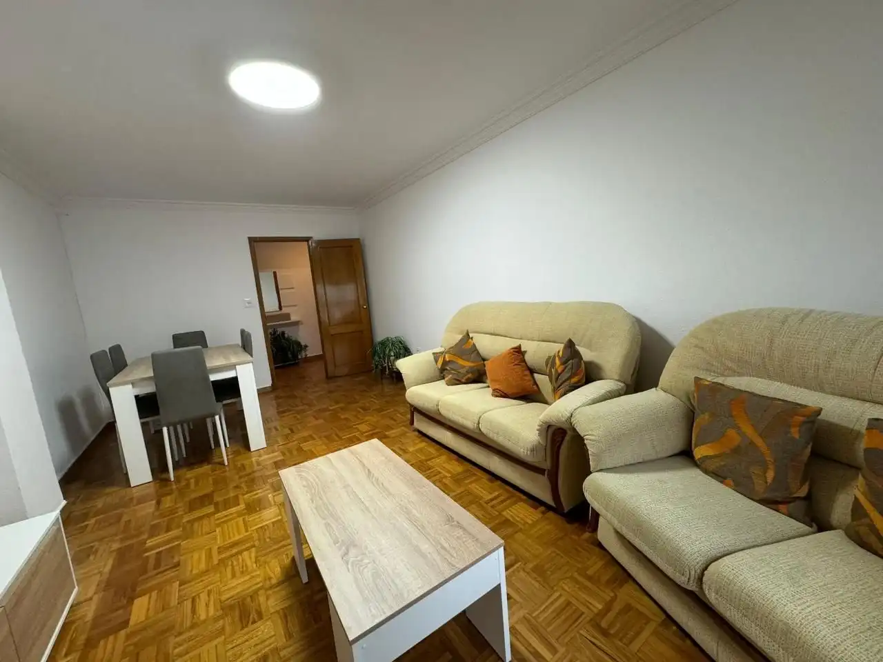 Living room of Flat for share in Ourense Capital   with Heating, Parquet flooring and Furnished