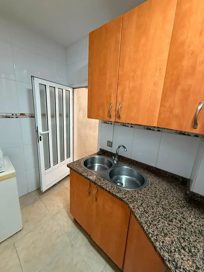 Cuina de Pis en venda en Almería amb Aire condicionat i Terrassa