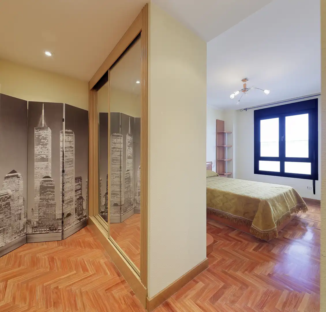 Habitación de Piso en venta en Gijón  con Calefacción, Parquet y Trastero